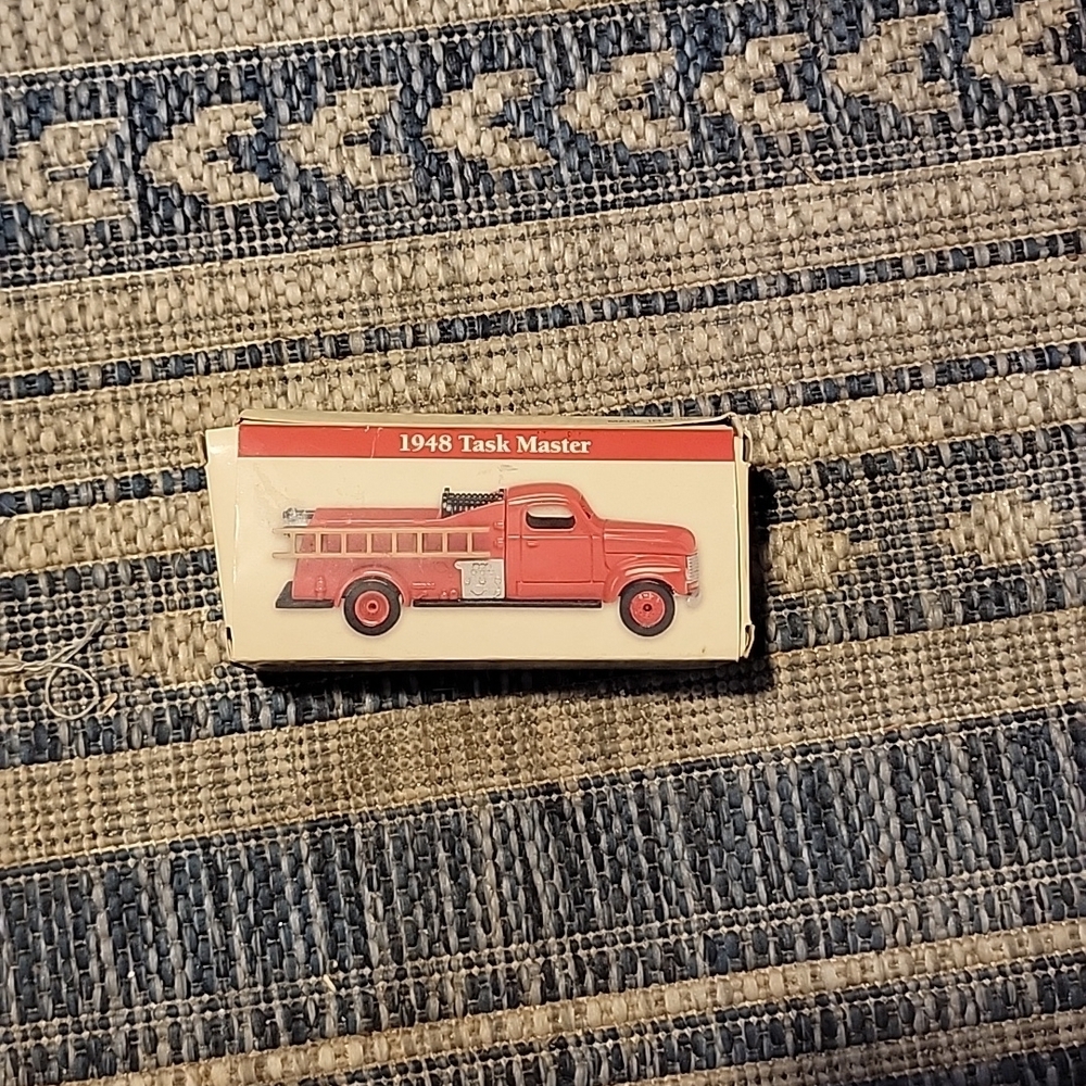 NIB 1999 The Reader's Digest 1948 TASK MASTER Miniature Fire Truck Toy